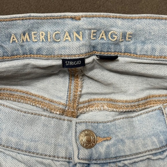 American Eagle Denim Shorts Relaxed Cut Off Size 12 Light Wash - Picture 3 of 8